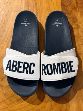 abercrombie kids Navy Slide Sandals White Logo men size 7 8 beach pool summer